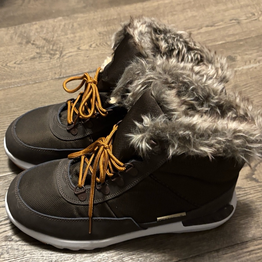 BearPaw Faux Fur Lined Brown Winter Boots, size 11 NWOT